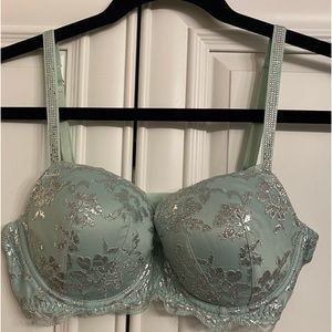 Gently Used Size 34D Victoria’s Secret Dream Angels Bra